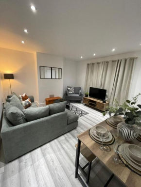 Luxury 3 Bed House - 10 min walk from Dartford Town Centre - Fully Refurbished